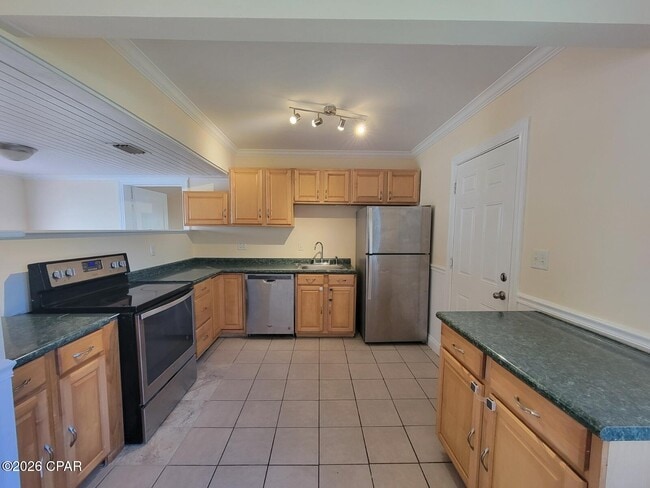 Building Photo - 131 Allen Ave