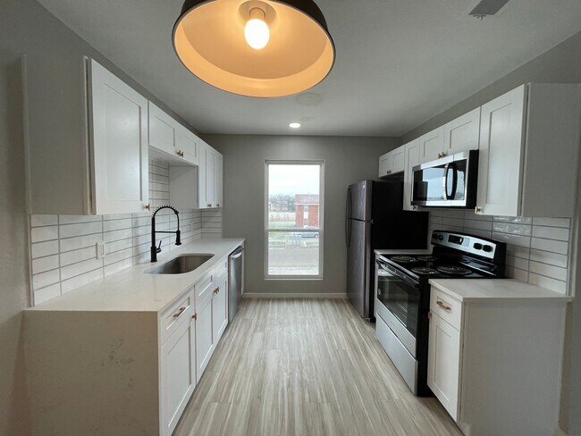 Building Photo - 1603 Benttree Dr