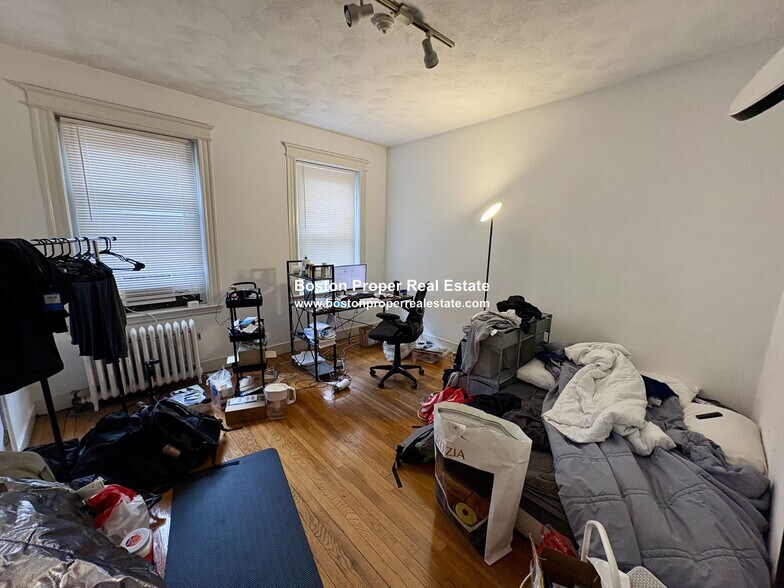 Building Photo - 60 Queensberry St