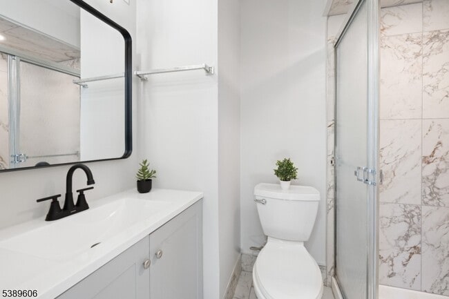 Building Photo - 160 Goldmine Ln