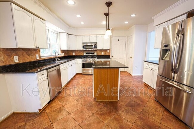 Building Photo - 20 Boulder Dr