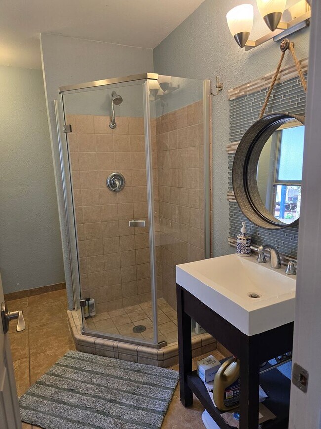 Building Photo - Furnished, 1-Year Long-Term Rental