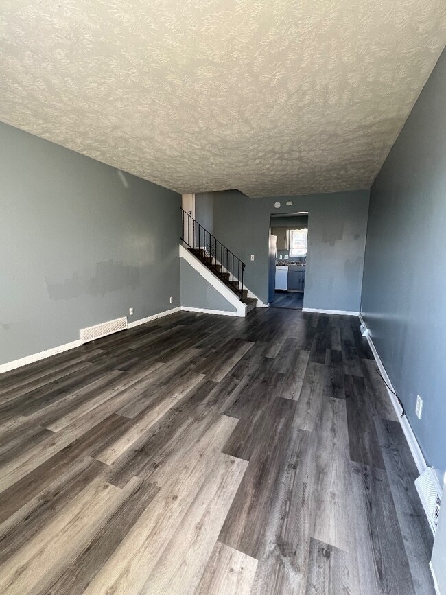 Building Photo - 11226 Roxbury Dr