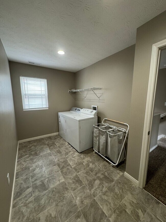 Building Photo - 3976 Abraham Ct