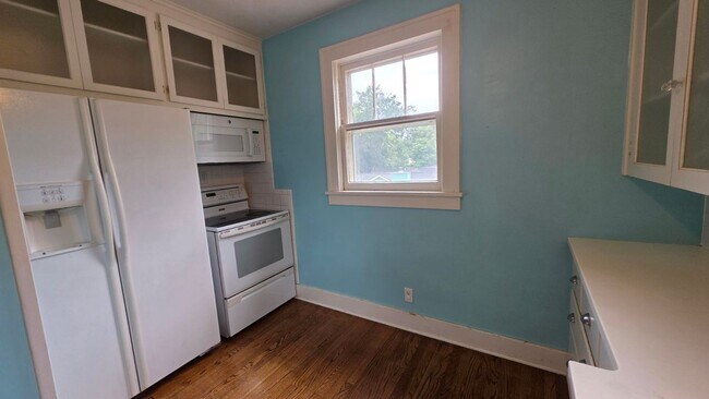 Building Photo - Beautiful 2BR 1BA unit w/ Covered Porch in Downtown Liberty