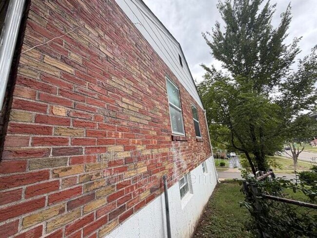Building Photo - 8004 Monroe Ave