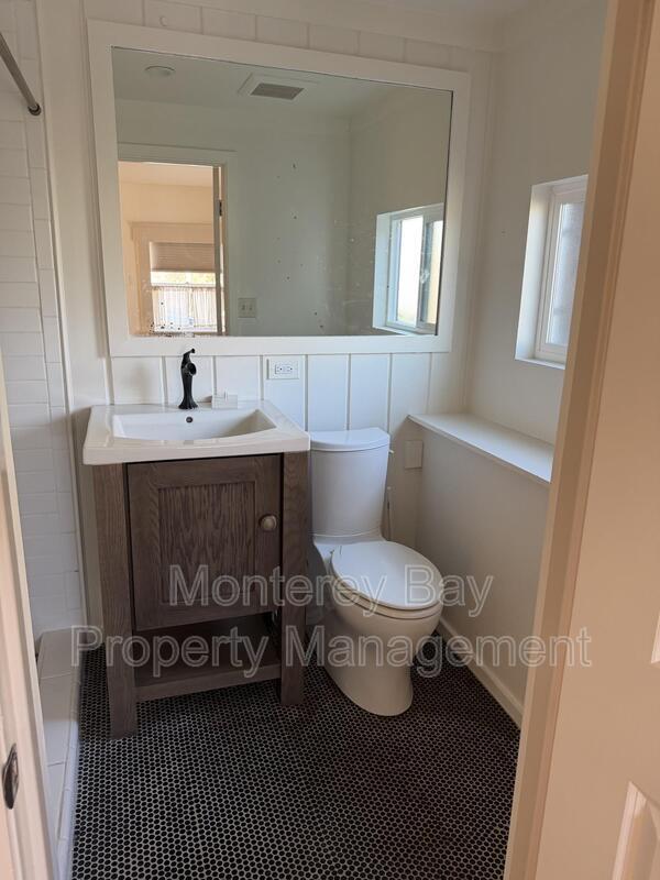 Building Photo - 332C Central Avenue