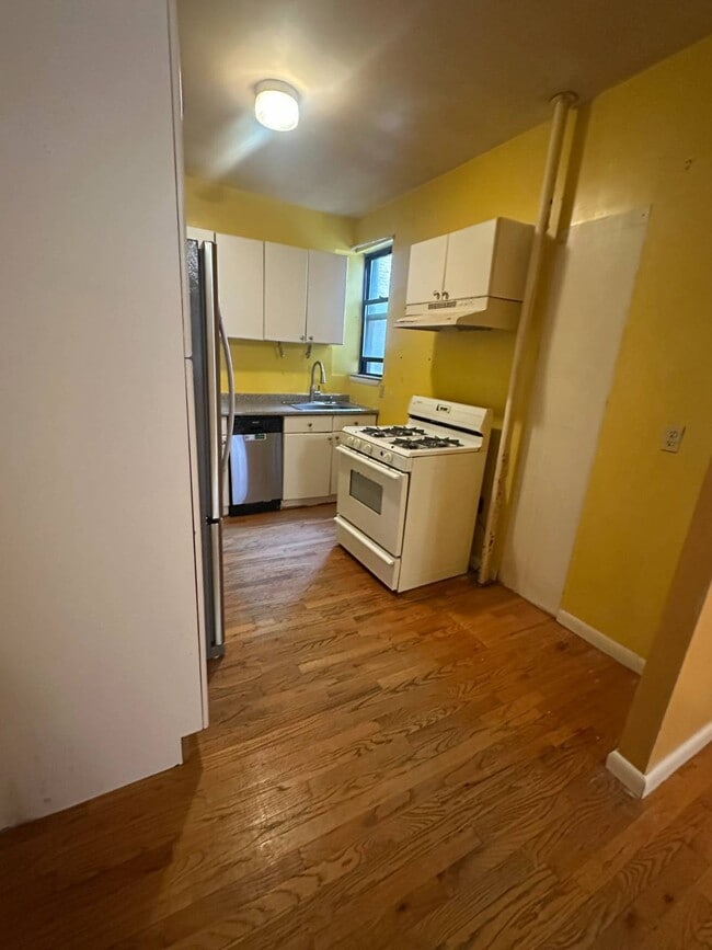 Building Photo - 31-46-46 35th St