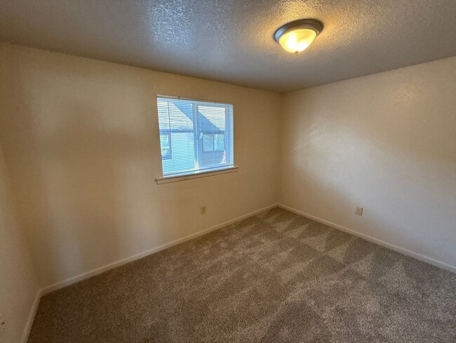 Building Photo - 918 Bryan Ct