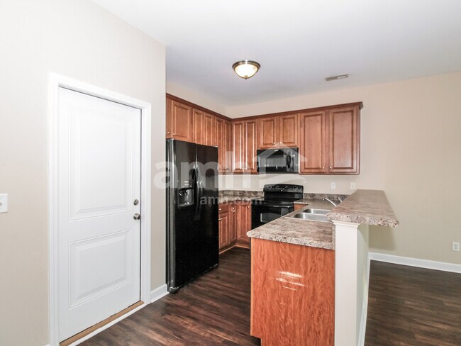 Building Photo - 28 Thornbury Dr