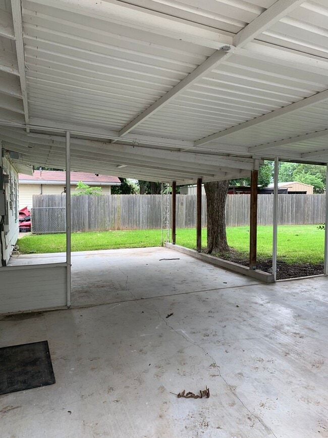 Building Photo - Freshly Renovated 3-Bedroom, 1-Bath