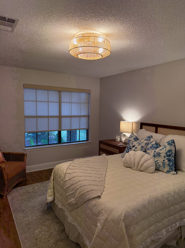 Building Photo - 5001 Grande Dr