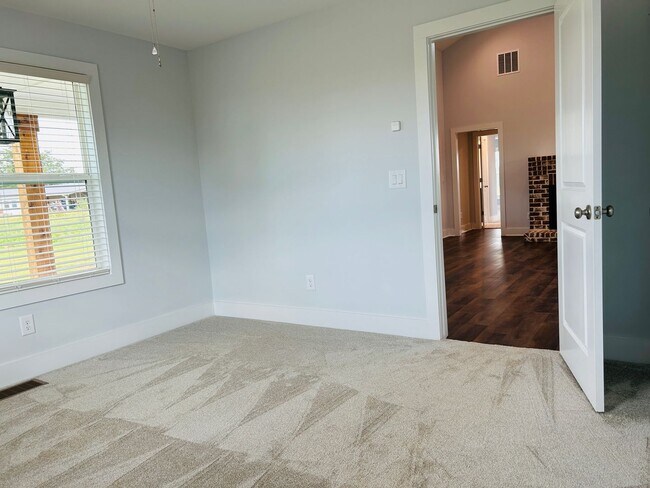 Building Photo - Stunning 4 bedroom 2.5 bath near Downtown Newnan! Must see!