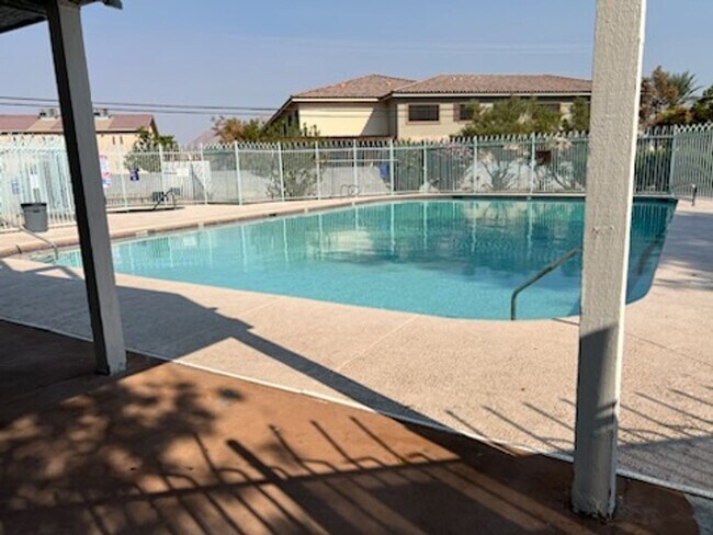 Building Photo - Best kept Fourplex- Mature Landscaping