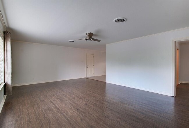 Building Photo - 1304 Loma Dr