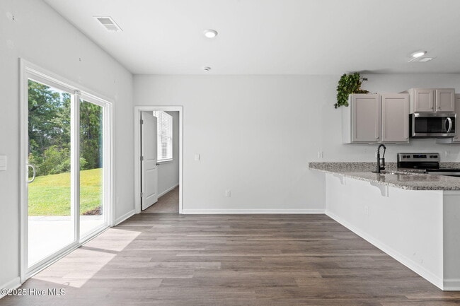 Building Photo - 1760 RIVERTON Dr SE