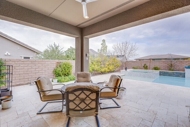 Building Photo - Stunning 5Bed/4.5 Bath home located in a prestigious guard gated community in Summerlin