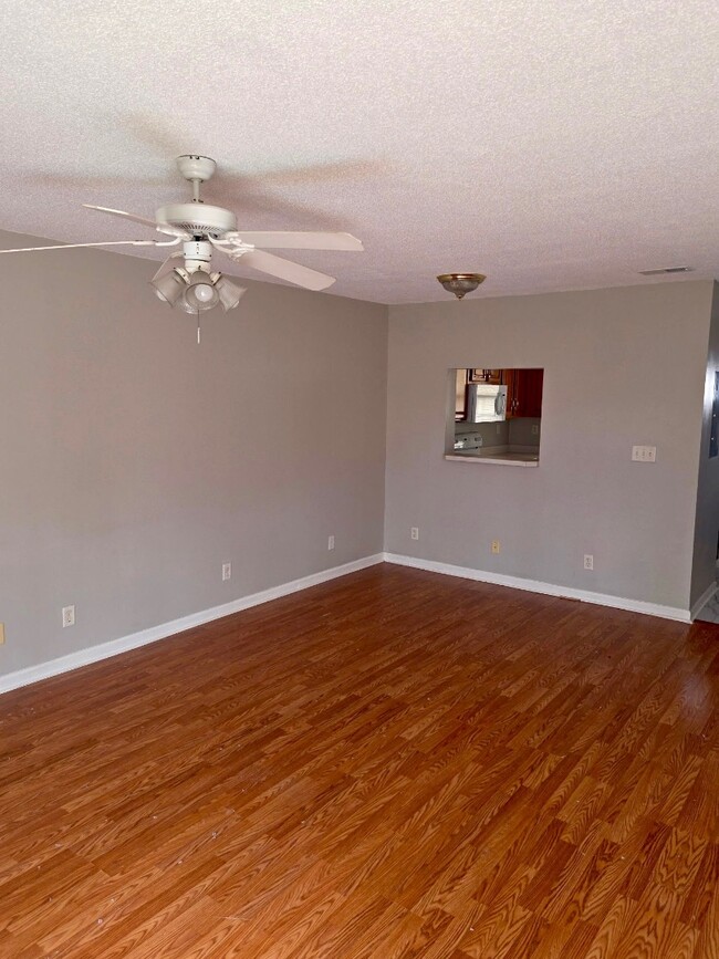 Building Photo - 716 King Springs Rd