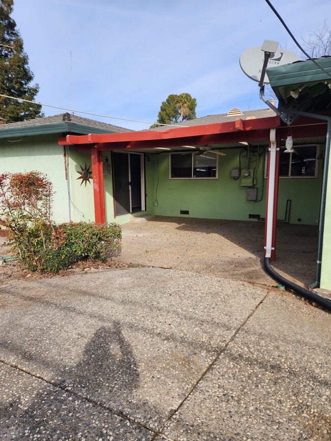 Building Photo - 9172 Thilow Dr