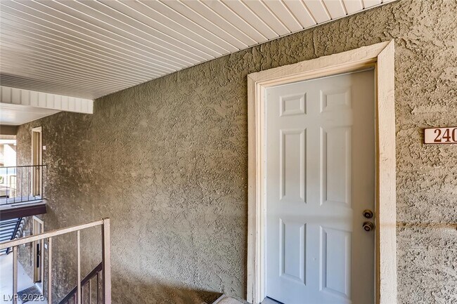 Building Photo - 5229 Indian River Dr