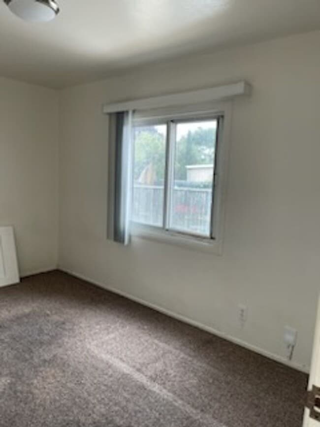 Building Photo - G1 | 940-942 Easton Avenue