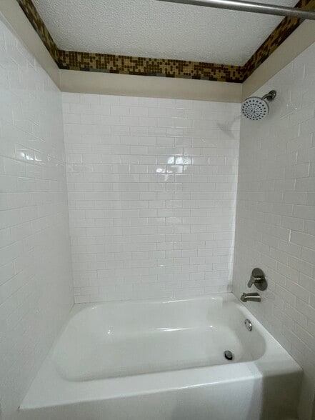 Building Photo - 909 Wentworth Ct