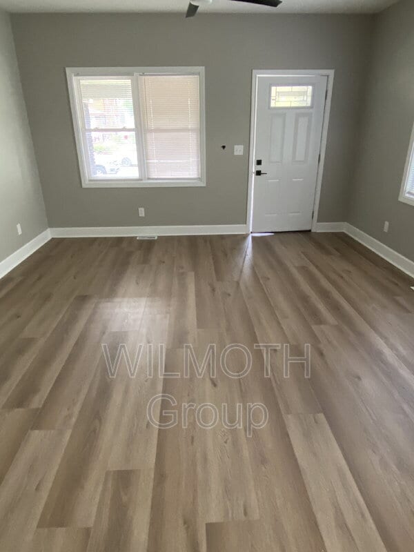 Building Photo - 1027 Blaine Ave
