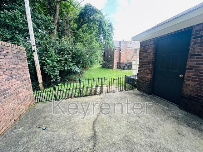 Building Photo - 132 Durwood Rd