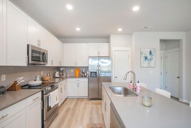 Building Photo - 517 Swanholme Dr