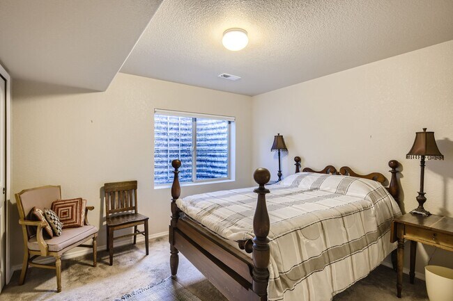 Building Photo - Flying Horse home for rent on Cake Bread!