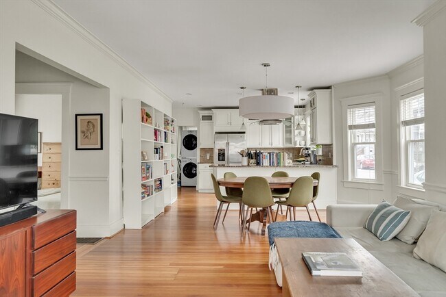 Building Photo - 266 Belmont St