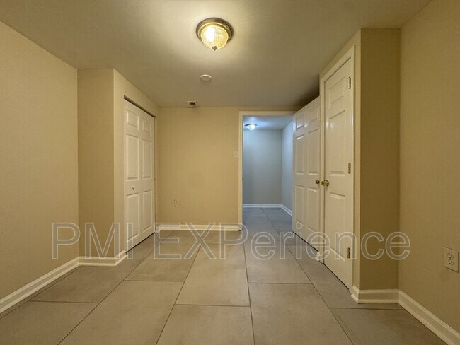 Building Photo - 2067 Chadwick Terrace