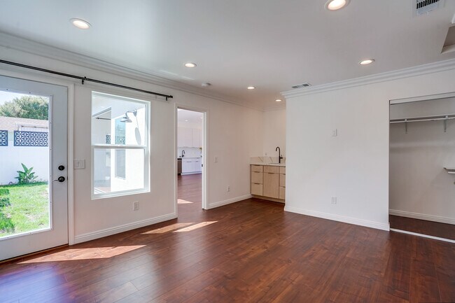 Building Photo - 9427 S 4th Ave