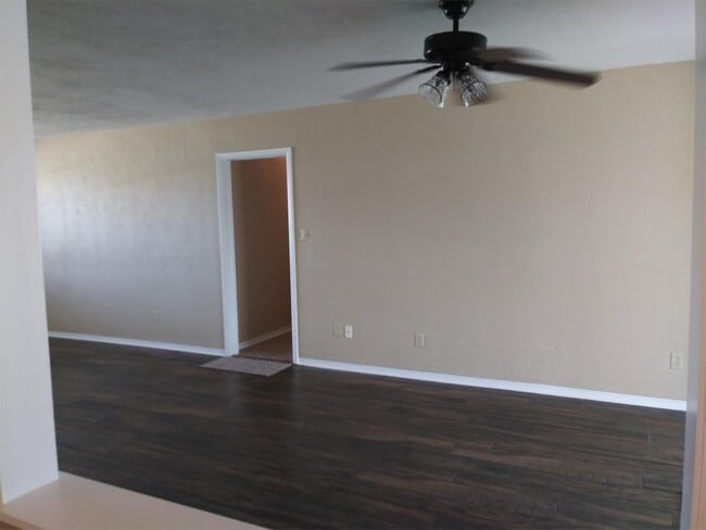 Building Photo - 32 Oakview Cir