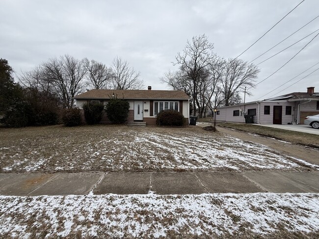 Building Photo - 23 Lamont Rd