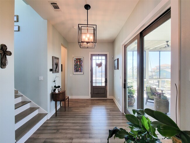 Building Photo - 1001 Bamar Ln