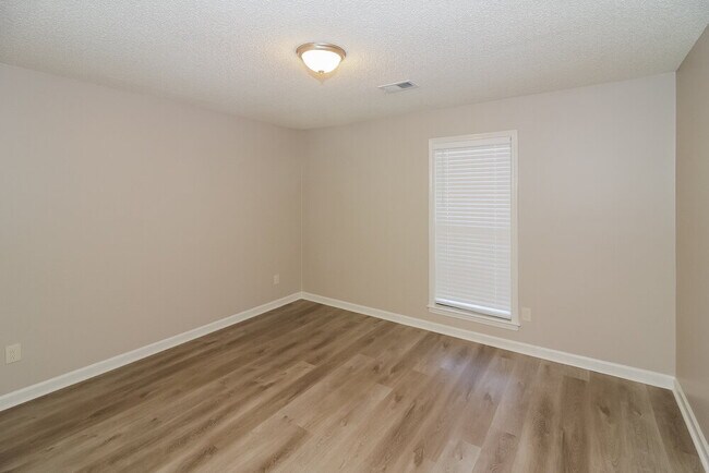 Building Photo - 7181 Autumn Song Dr