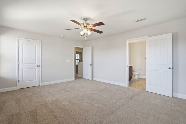 Building Photo - BEAUTIFUL single-Family home with $500 towards first month's rent- 2-Car Garage | Community Pool ...