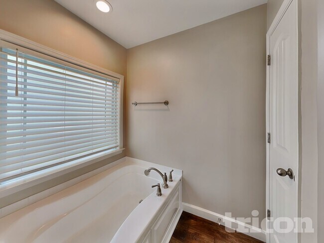 Building Photo - 321 Trail Crossing Ln