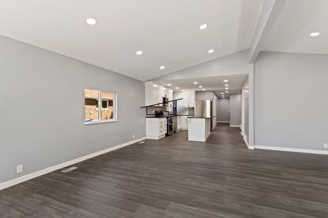 Building Photo - Updated Ogden 4 Bedroom 2 Bathroom Home Av...