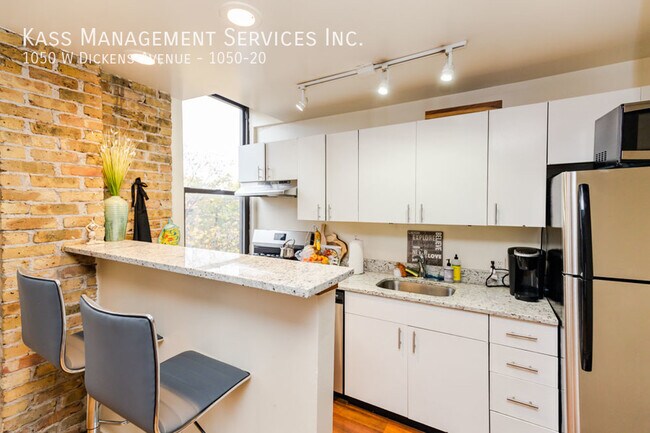 Building Photo - 1050 W Dickens Ave