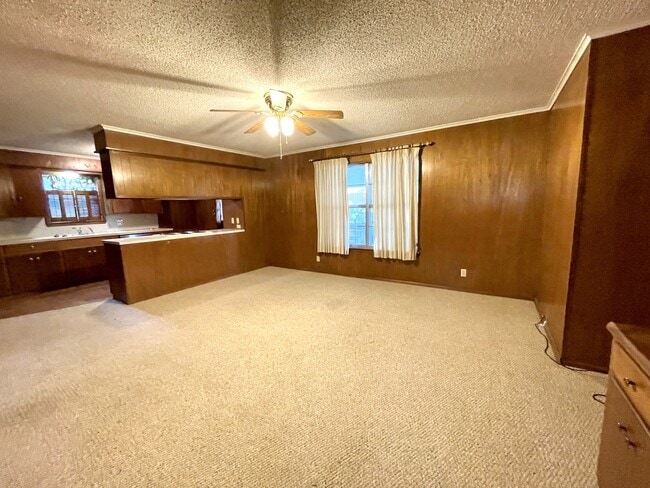 Building Photo - 905 Cottonwood St