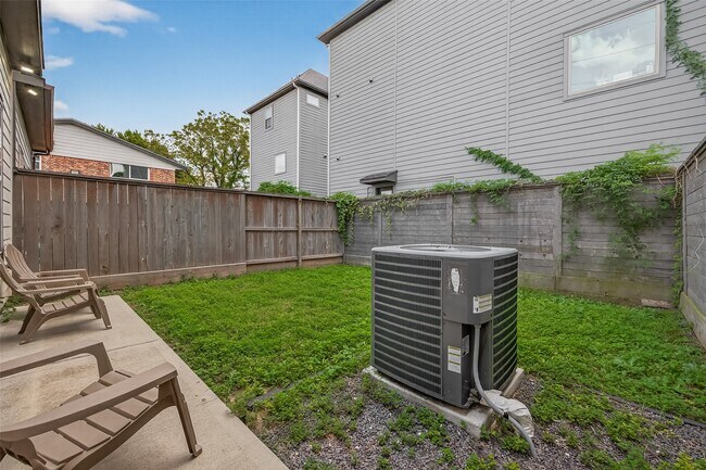 Primary Photo - 2617 Live Oak St