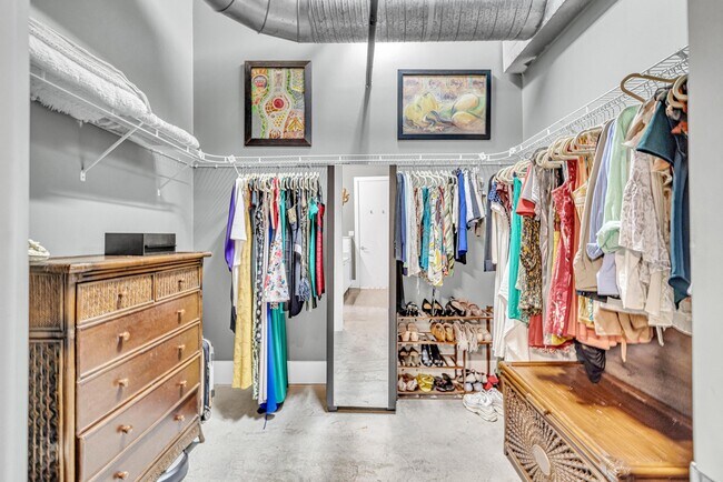 Building Photo - 425 N Andrews Ave