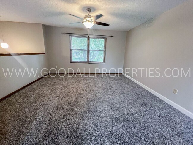 Building Photo - 4 Bedroom 2 Bathroom Home in Altoona