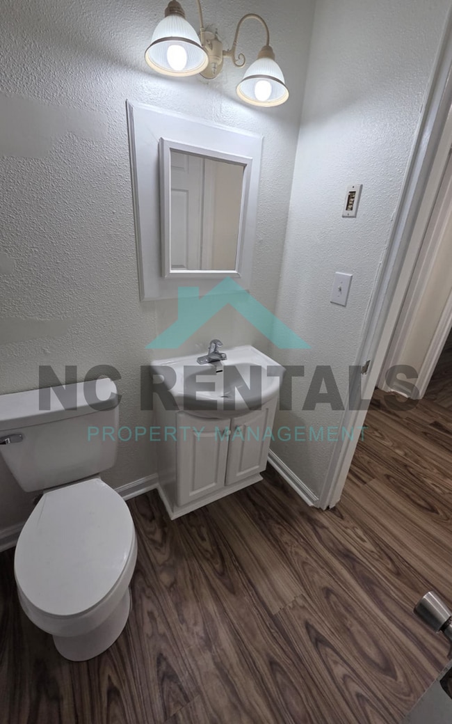 Building Photo - 1302 Cypress St