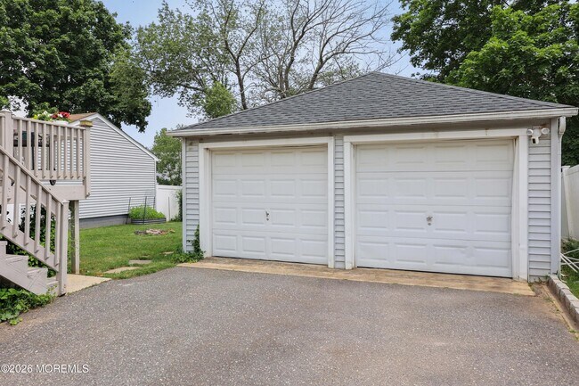 Building Photo - 87 Ave of Two Rivers S