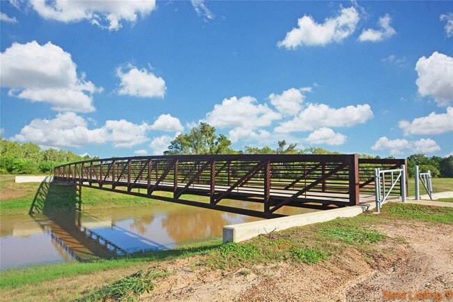Building Photo - 28226 Chalet Park Dr