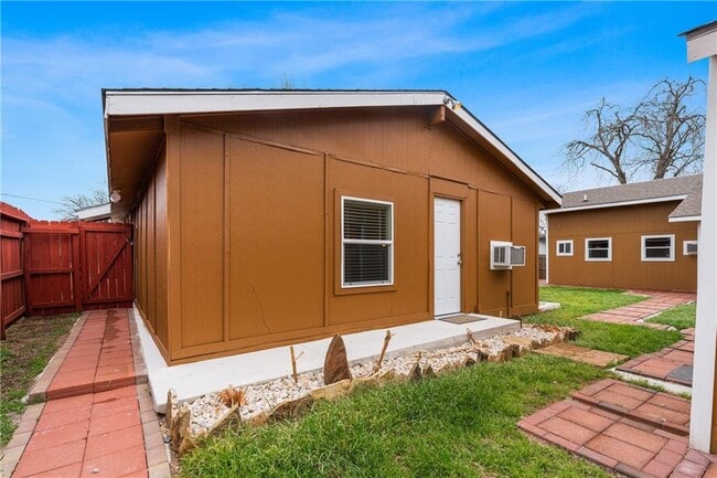 Building Photo - 4414 Diane Dr