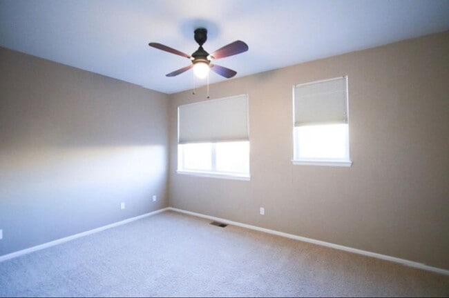 Building Photo - Stylish 3-Story Rowhome in the Desirable Water Tower Community Arvada - Available NOW!